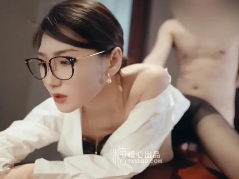 Vào phòng riêng được tiền bối nữ dâm dục liếm của quý cho