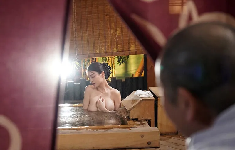 Bạn gái của con trai bị bố chồng yêu nhìn trộm khi đang tắm rồi xoạc đến mang thai