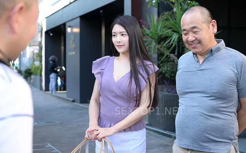 Thấy vợ yêu của nhân viên đẹp quá, cấp trên lại có sở thích xoạc người vợ người khác nên đã…